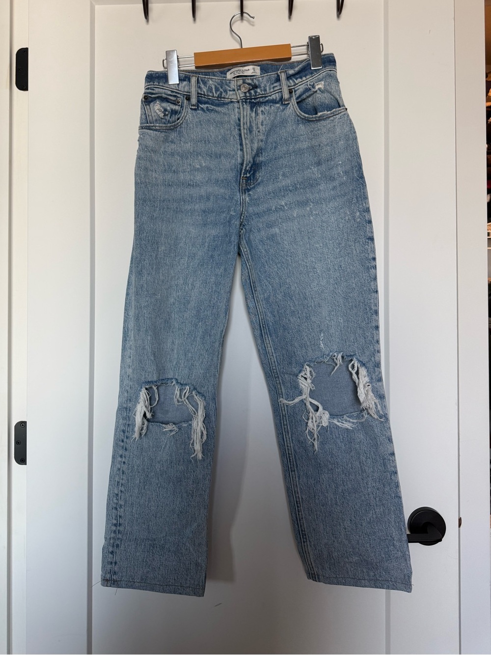 Abercrombie & Fitch “90s Straight Ultra High Rise”